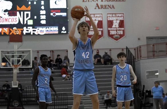 GICCSaderNation's tweet photo. BOYS 🏀 tonight (2/17)
⛹️‍♂️SENIOR NIGHT⛹️‍♂️
🆚: St. Paul 😺
📍: GICC 🏠
⏰: JV- 6:00pm 
       Varsity- 7:30pm
🔵THEME: JERSEY🔵
Striv: https://t.co/KQX6jzN7Iu 

@GICC_Crusaders @GICCBoosterClub @GICCbasketball @Crusader_SN @strivsports https://t.co/jD0w5LoQFp
