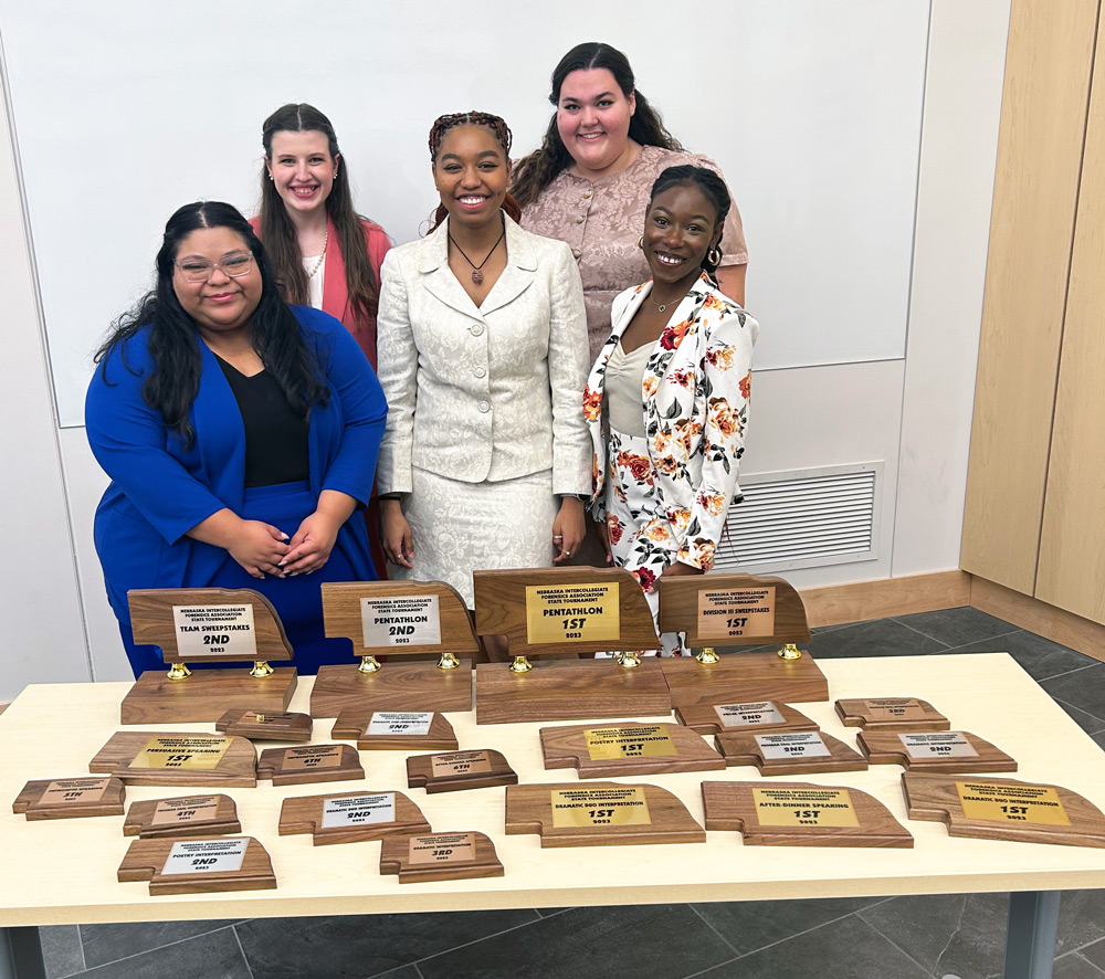 Congratulations to our Forensics team for its performance at the Nebraska Intercollegiate Forensics Tournament — and to Nikki deSeriere for finishing first in the individual sweepstakes!

#BroncosEverywhere #GoBroncos #LookAtThatHardware

Story: hastings.edu/news/forensics…