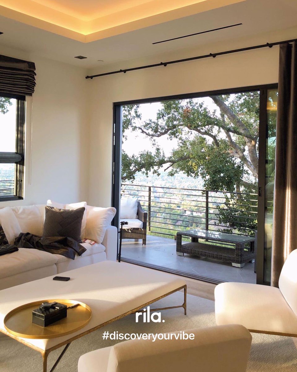 RilaApp's tweet photo. Choose your vibe — 1, or 2? 👀

#getrila https://t.co/LYIsz6Z7Tz