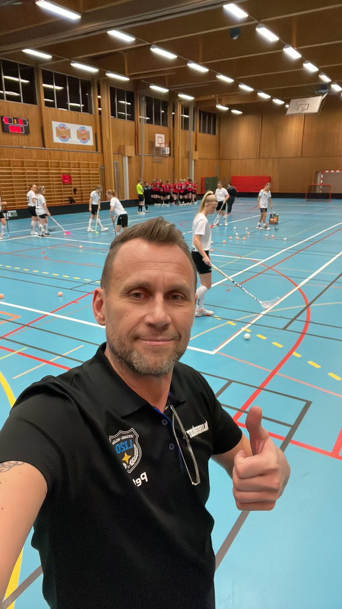 johansen_peter's tweet photo. Tillbringat fredagskvällen i Vikmanshyttan minsann. I morgon blir det heldag i Falun. #innebandy #LI20 https://t.co/eXeR8MiZW9