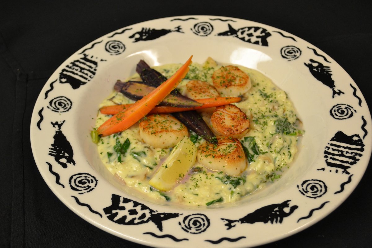 InnSpanishHead's tweet photo. Happy Friday!
Fathoms Restaurant Weekend Special. Now through Sunday. 
Tender Pan Seared Scallops Served Over House Made Mushroom Risotto with Heirloom Carrots. Call 541-996-1601 to reserve a table. 
https://t.co/MgjEf8oSnI https://t.co/43ZYNBY1OK