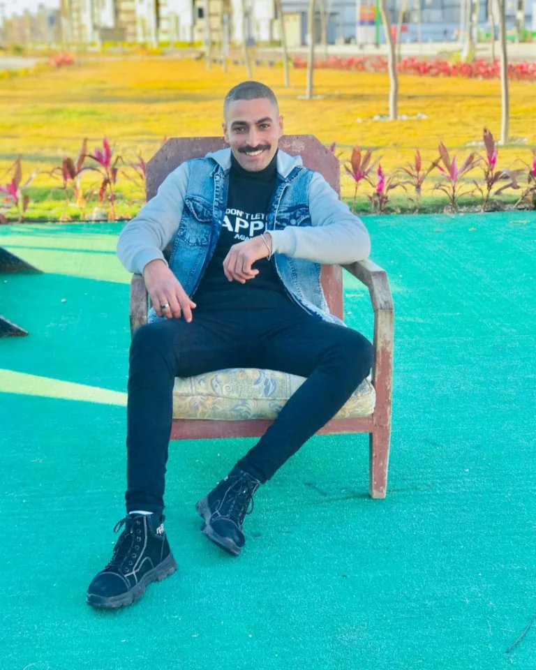 Elsayed03882575's tweet photo. مش مليونيـرر لكـن عايشـهاا🧿🔥 https://t.co/GTRJKrjTIi