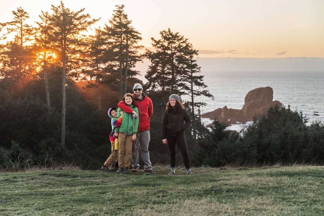 Ever wondered if you should wear jeans or leggings on a hike? You're not alone! Find out what's best practice and why in this article. #hiking #hikingadventures #pnw  bit.ly/3w1NfKJ