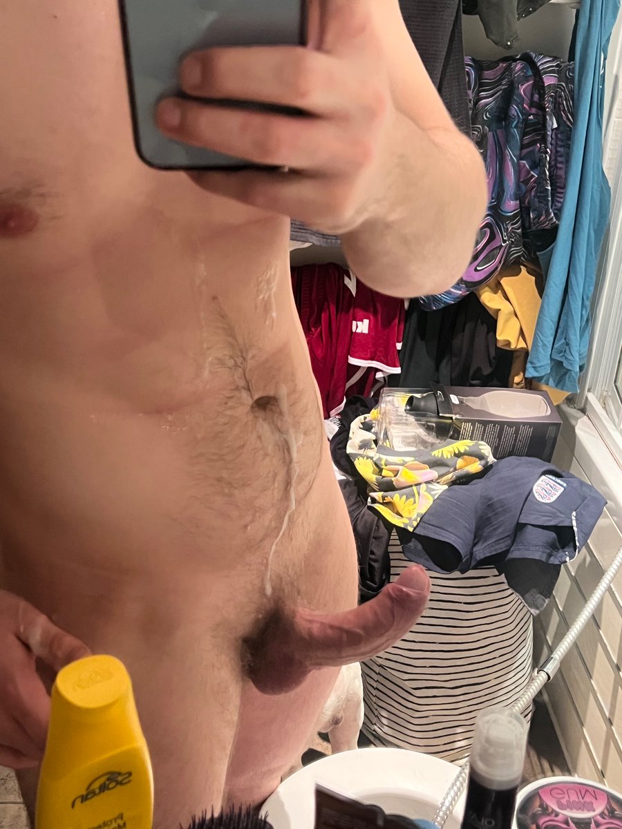 Blazejpas's tweet photo. #FridayVibes #💦 #gaylokal #cum #porn https://t.co/LdAKDU8QWp