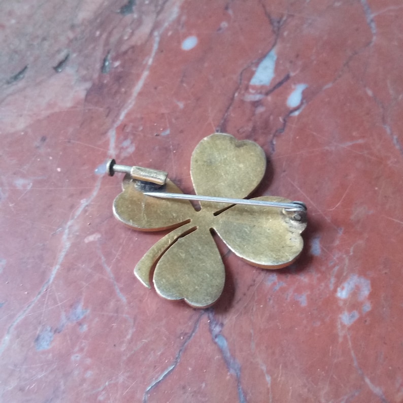 PumpjackP's tweet image. Art Nouveau FRENCH SHAMROCK BROOCH in Gold. Give the Gift of Luck - Etsy France buff.ly/3KcKNto #pumpjackpiddlewick #artnouveau #shamrock #fourleafclover #StPatricksDay #lucky #giftofluck #antiquejewellery #brooch #goldbrooch #gold #Edwardian #Frenchhistory #Irishfamine