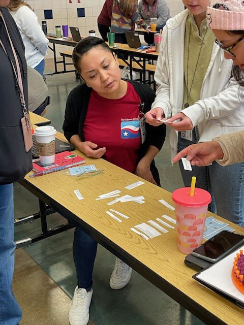 ElsaIbarra_AP's tweet photo. CRES teachers working on the Bridge Activity- Biliteracy and Making Cross Linguistic Connections @theTEAMCRES https://t.co/ejKQ3ZUMht