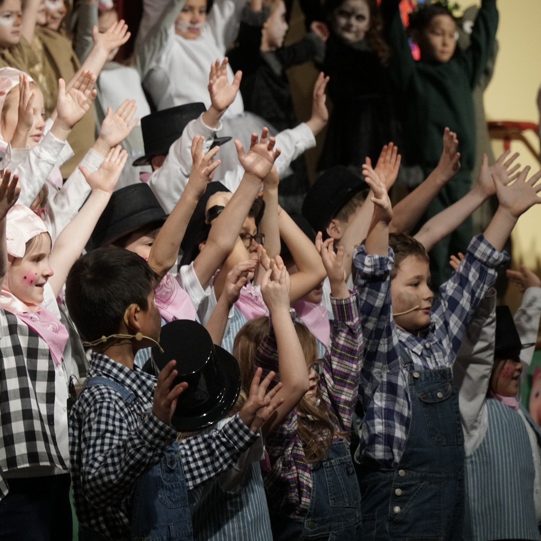 Wesleyan_School's tweet photo. One of our favorite Wesleyan traditions. 🐷🐷🐷

Bravo to our first grade shining stars! ⭐ https://t.co/21qGrZ0SK1