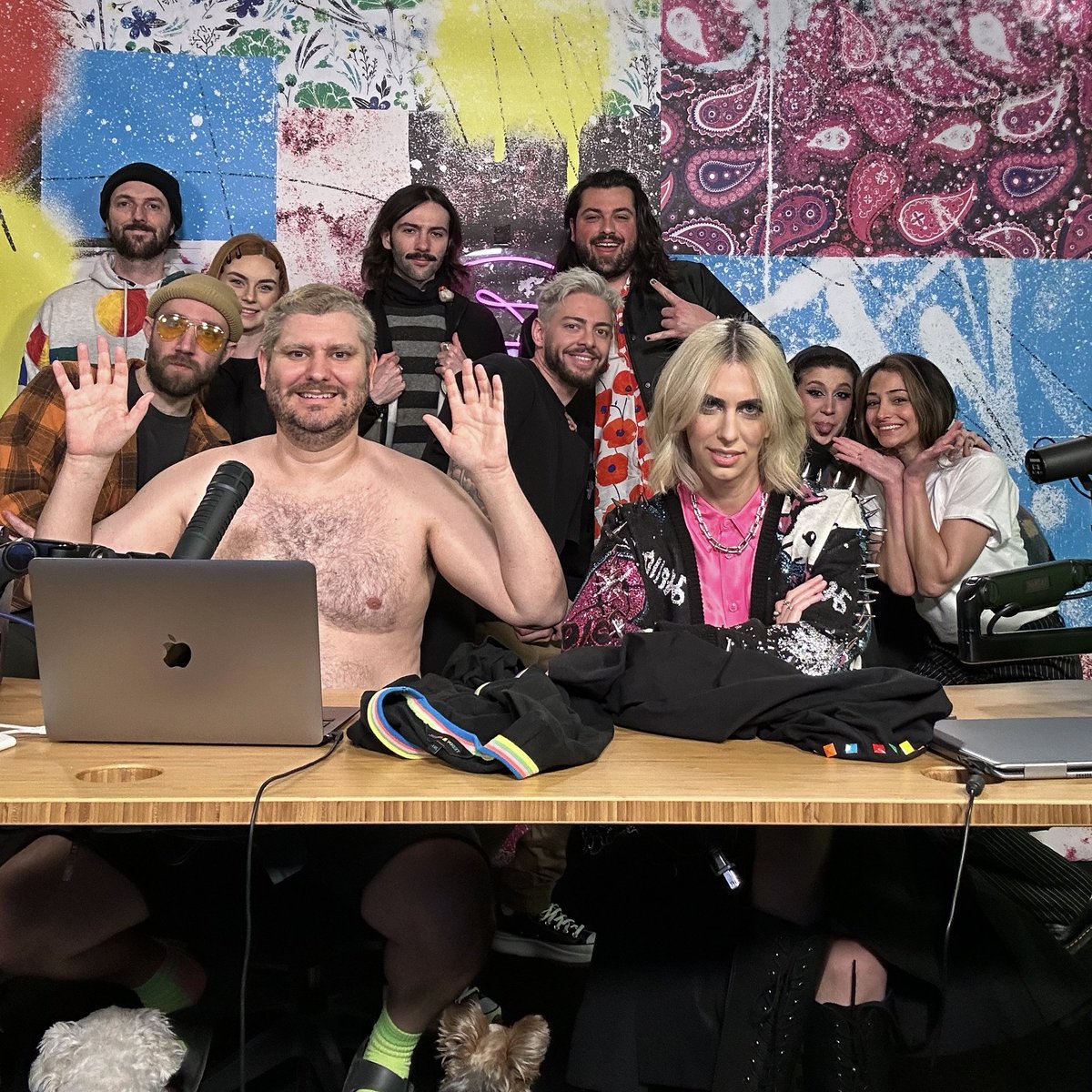 theh3podcast's tweet photo. IT'S FRIDAY ONCE AGAIN AND WE'RE LIVEEEEE, COME HANG OUT!!!!

Watch here... https://t.co/VzSa32V3Po https://t.co/8ulyYmoi3u