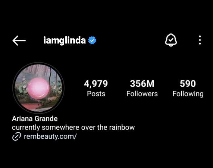 Ariana Grande has changed the username of her Instagram account to “iamglinda”.