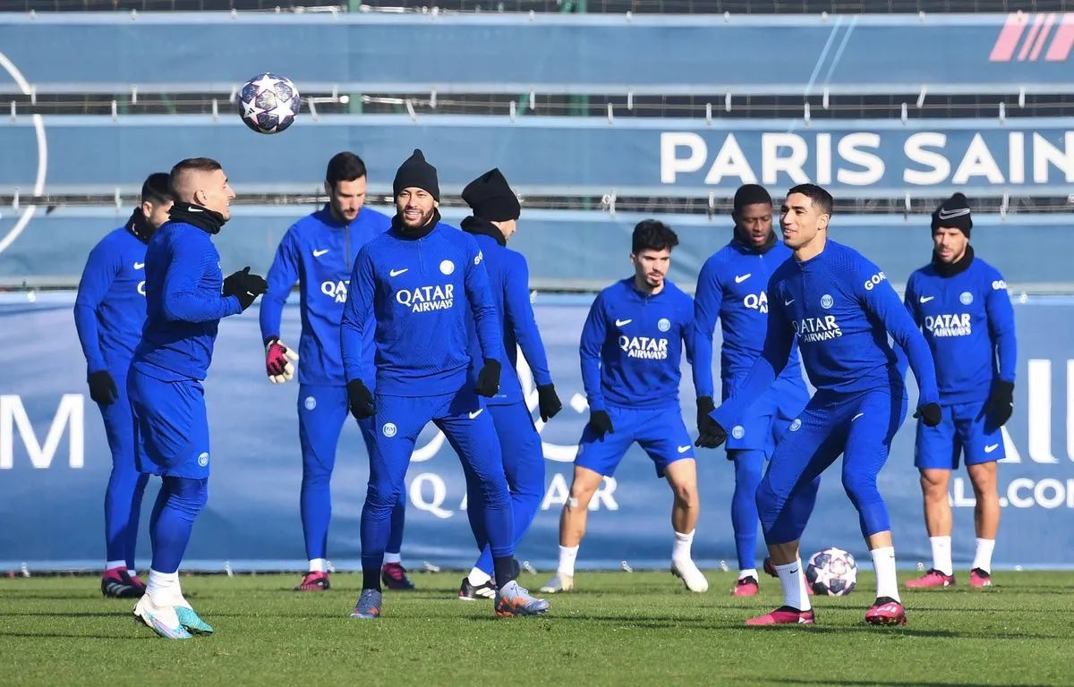 MookieBarbu's tweet photo. Hey la #TeamPSG, on vous offre 3x2 places en 1ère catégorie pour assister à l’entraînement du PSG au Parc des Princes le vendredi 24 février à 17h30 ! 💪🔴🔵

RT, Like + follow @MookieBarbu et @cedric_lgl 😜

Mentionne la personne qui va t’accompagner.

#MerciMookie TAS 22/02/23 https://t.co/Q5fqLojzJJ