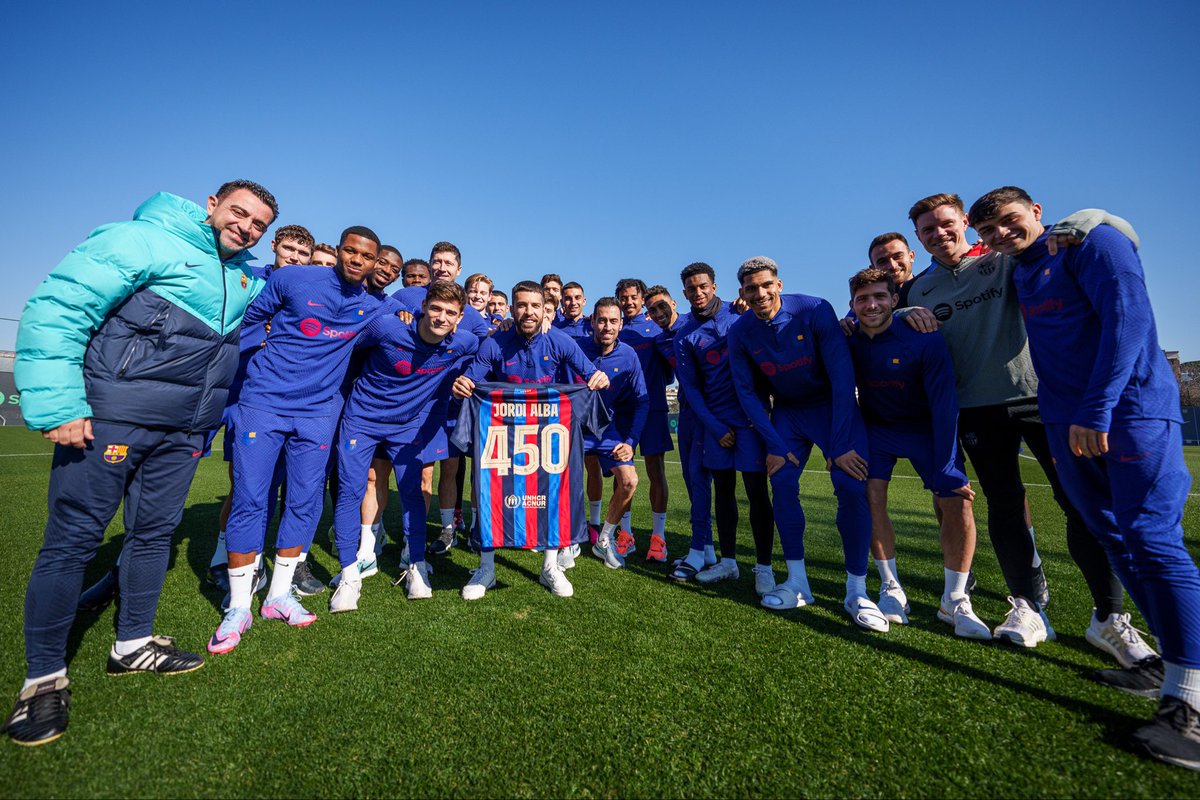 FCB_worlddd's tweet photo. 🚨🚨| Jordi Alba has reached his 450th game in Barça shirt. 🤩👏

#fcbarcelona #barcelona #barca #blaugrana #mesqueunclub #culers #viscabarca #jordialba #legend #captain #top10 #spain https://t.co/6IcOBzWcVa