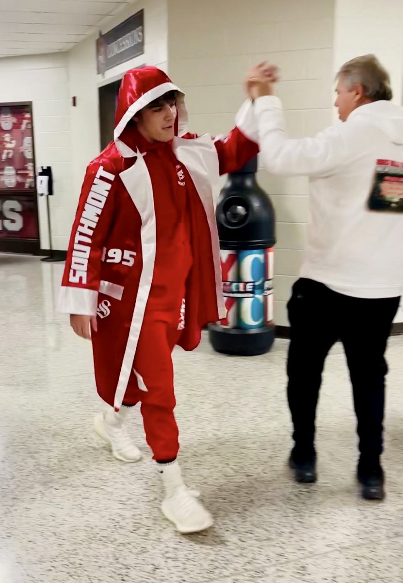 State Bound! Mountie send off! #ProudToBeAMountie @MountieAp <a href="/WyattWoodall3/">Wyatt Woodall</a> <a href="/smhs_barstool/">Southmont Barstool (10-1)</a>