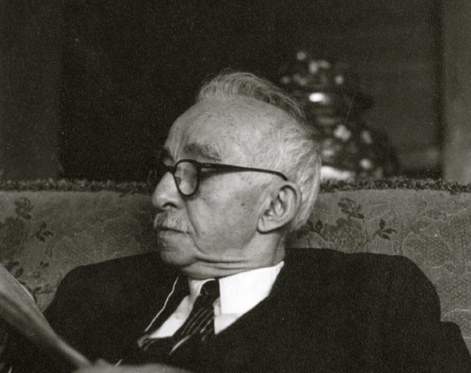 "tarih kürsüsünden hâlinizi seyrediyorum. suçluların telaşı içindesiniz."

ismet inönü, 14 aralık 1953