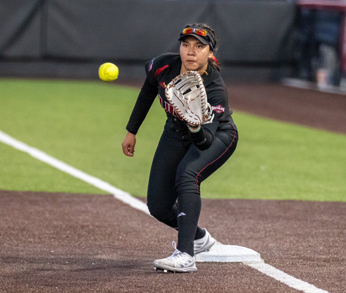 UIWSoftball's tweet photo. 𝘾𝘼𝙍𝘿𝙄𝙉𝘼𝙇𝙎 𝙒𝙄𝙉‼️

See you back tomorrow
#TheWord https://t.co/WrthGINPl2