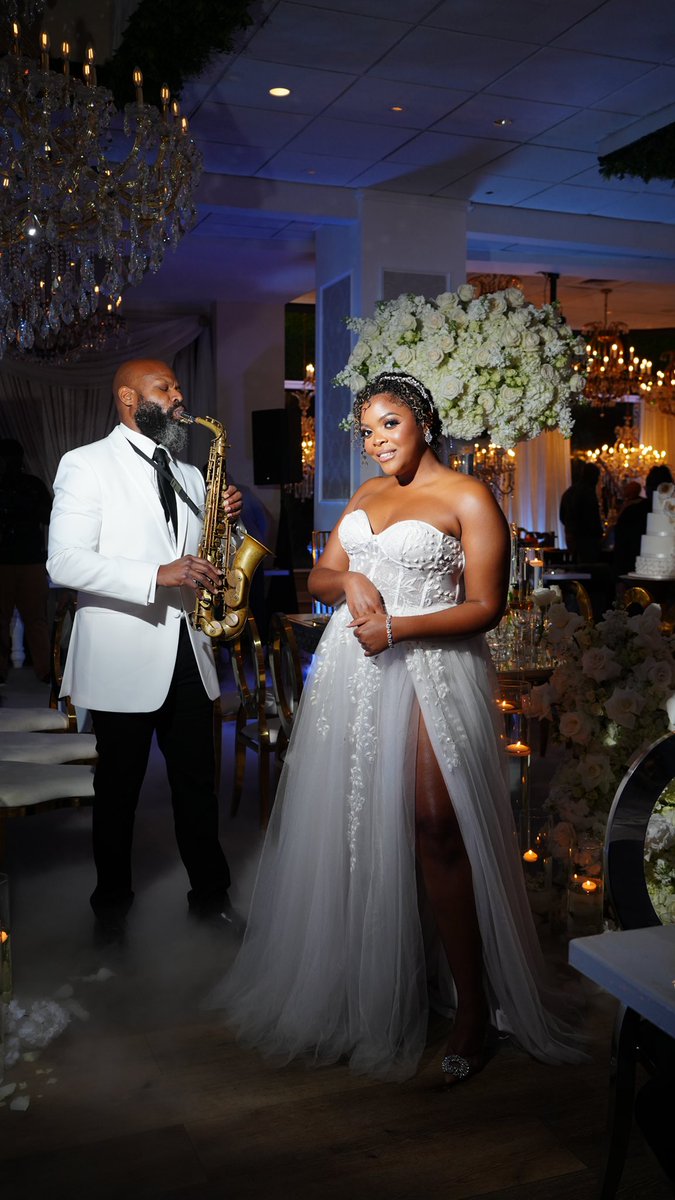 SaxySōl tweet media