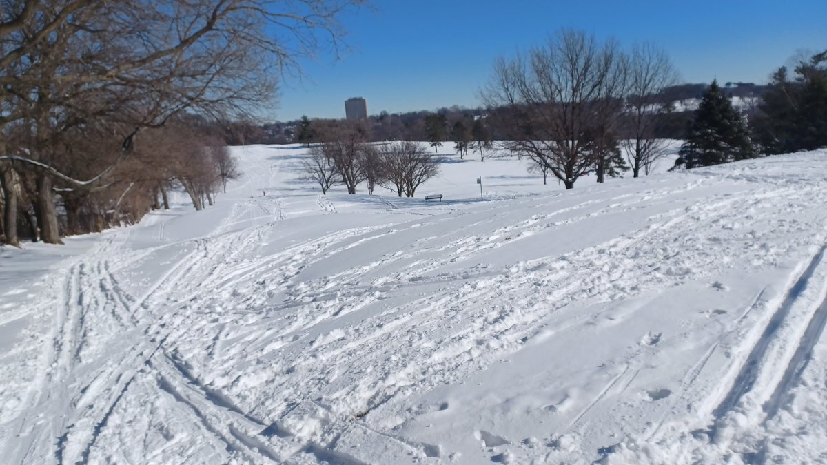 Crossing_Farnam's tweet photo. Great to see so many utilizing @OmahaParks for snowshoeing &amp; cross country skiing. @BikeWalkNE @ModeShiftOmaha https://t.co/wl1IKkvm9S