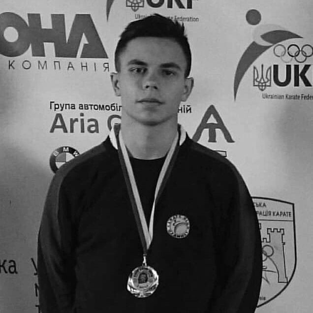 У бою під Краматорськом загинув український каратист Микола Яремчук

Він був спортсменом та тренером чернівецького клубу "Дзаммай"

Микола був кандидатом у майстри спорту та мав 1-й дан. 

Воював у лавах 80-ї ОДШБ з позивним "Ярем". 

Вічна пам'ять Герою!