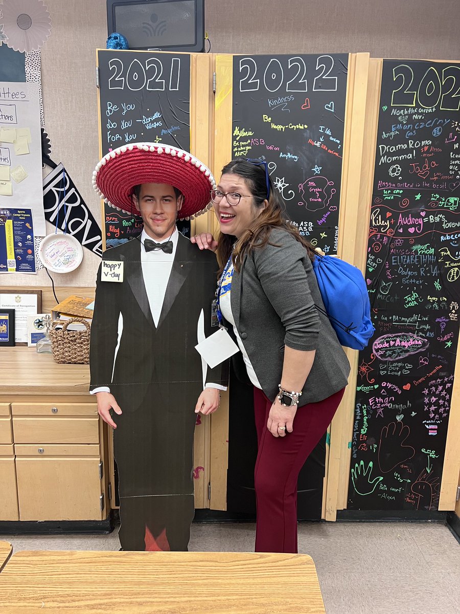 EsperanzaArce27's tweet photo. Such an inspirational day!  @MorenoValleyUSD Joint Leadership Walkthrough Part II. Thank you to the @PalmMiddle team for hosting us!  Board President Mrs. Smith, you rock! 🎉🎊🙏😊 https://t.co/Hvku6bdDkw