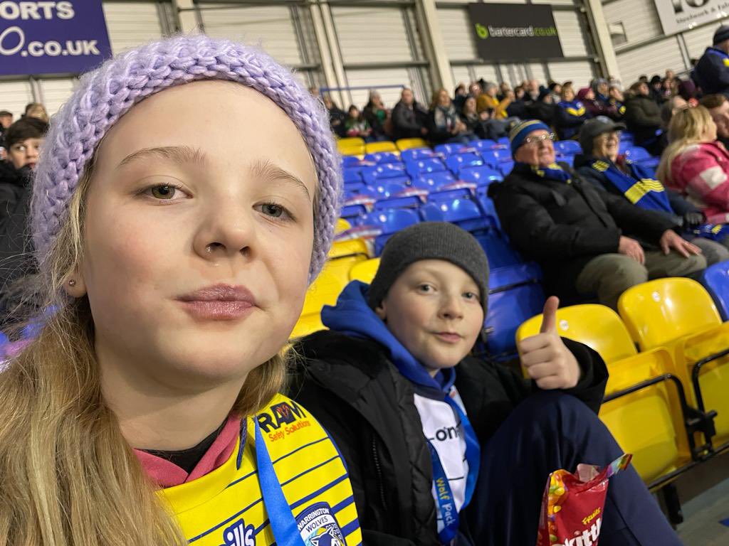 @WarringtonRLFC #hooverbestseatsinthehouse 💛💙