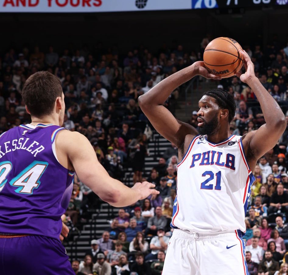 TheDunkCentral's tweet image. Walker Kessler was asked about his experience in his first time playing Joel Embiid: 

“I think he had 60, 14, 7 assists, and 7 blocks. So, you tell me” 💀💀💀

(via @SiriusXMNBA )