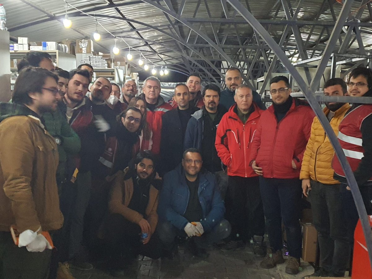 armanuney's tweet photo. Türk Eczacıları Birliğinin ve Bölge Eczacı Odalarımızın koordinasyonunda Hatay bölgesine kurduğumuz Sahra Eczanelerimizde,halkımıza ücretsiz ilaç/eczacılık hizmeti sunan gönüllü meslektaşlarımızın yanındaydık. Hepsiyle gurur duyuyoruz.Afetin yaralarını birlikte saracağız.
#deprem https://t.co/AfrJeZIoW2