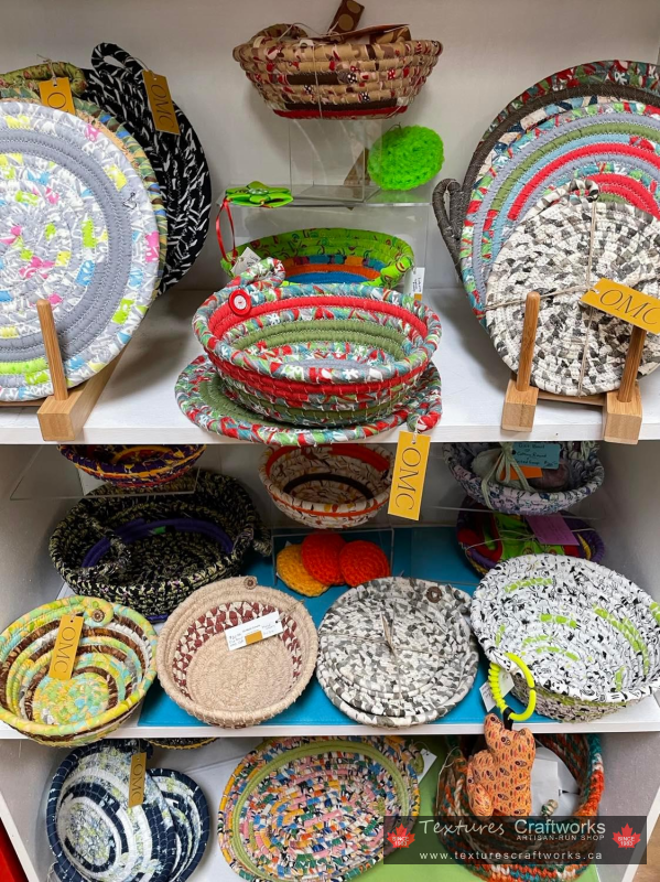texturescrafts's tweet image. Washable #bowls and #hotpads by Lynn M Oliver #TexturesCraftworks @LockeStShops

 #bowls #colourful #colour #baskets #handmade #HamOnt #gifts #handcrafted #local #artisan #giftideas #homedecor