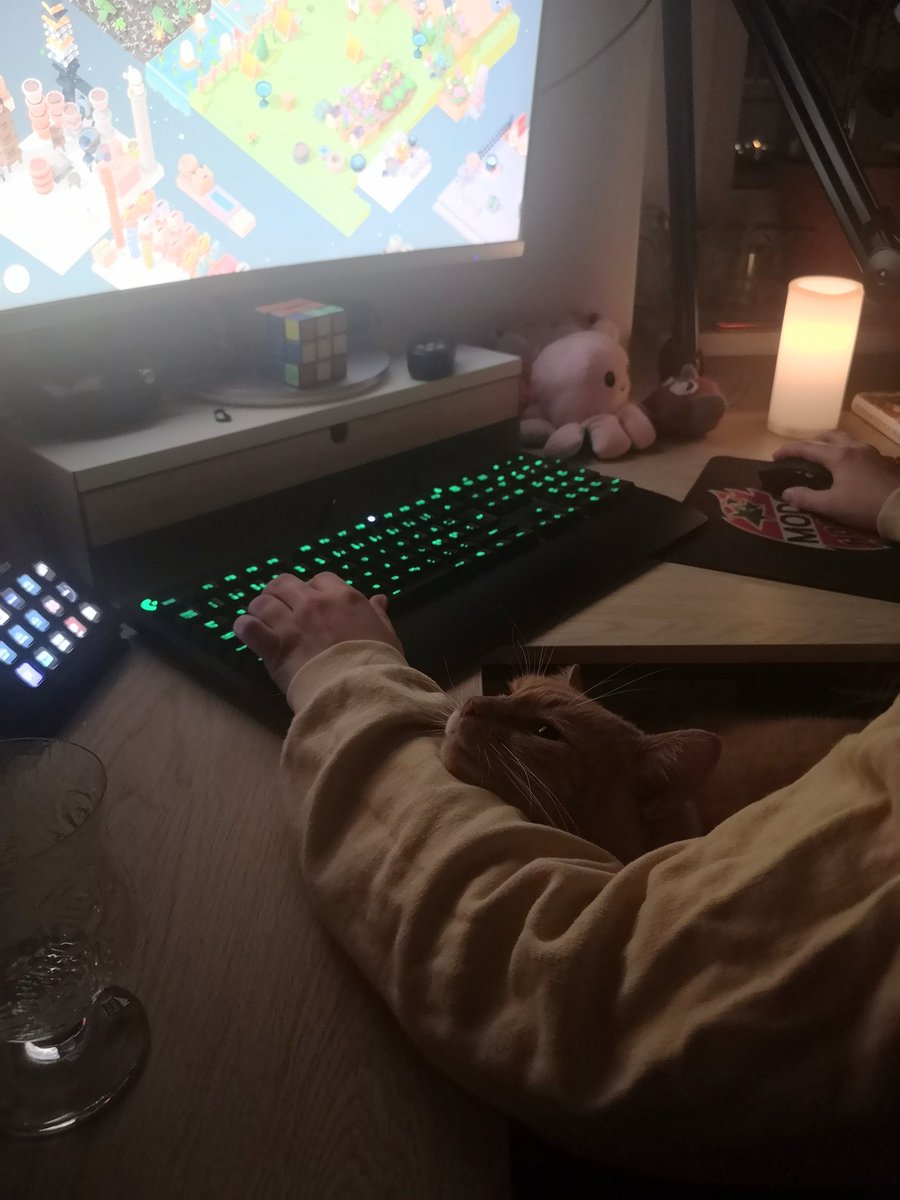 I was told im supposed to post thirst traps to promote my FanHouse.. But i think this is better 🤭