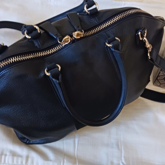 rfhoward's tweet photo. So good I had to share! Check out all the items I'm loving on @Poshmarkapp #poshmark #fashion #style #shopmycloset #jcrew #nike #estiloemporie: https://t.co/SQfEJ0Kxys https://t.co/nePykP6BSo