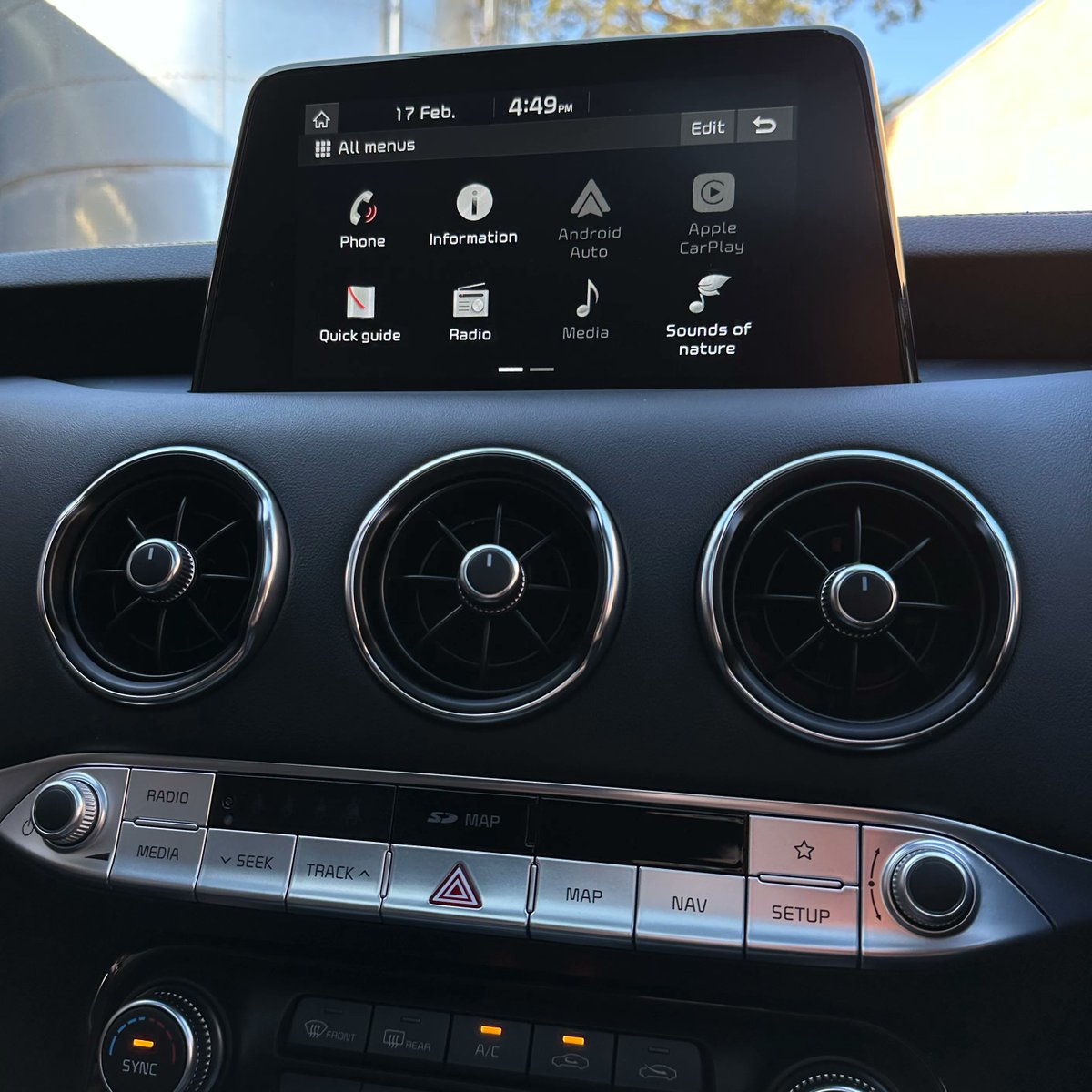 Carma_au's tweet photo. Three things we love about the 2020 Kia Stinger GT 🦂 🚗 
1. Heated AND ventilated front seats 
2. Apple CarPlay and Android Auto
3. Sunroof https://t.co/PTzCU38FR5