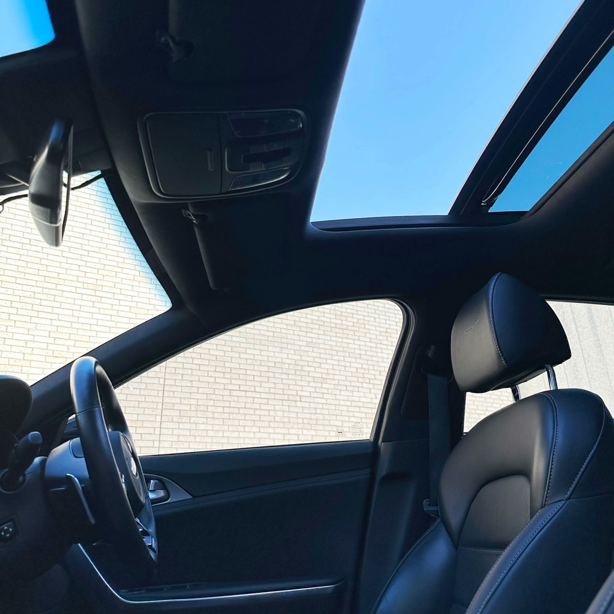 Carma_au's tweet photo. Three things we love about the 2020 Kia Stinger GT 🦂 🚗 
1. Heated AND ventilated front seats 
2. Apple CarPlay and Android Auto
3. Sunroof https://t.co/PTzCU38FR5