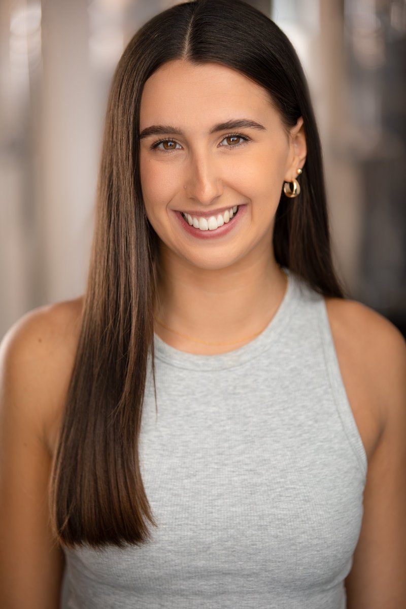 ElziElla's tweet photo. Some headshots I got done ready for 3rd year! Third year is flying by! 
Thank you again @NickCorre https://t.co/ZbWorA7412