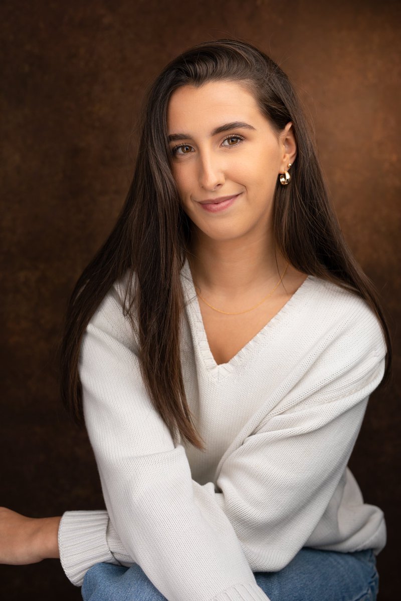 ElziElla's tweet photo. Some headshots I got done ready for 3rd year! Third year is flying by! 
Thank you again @NickCorre https://t.co/ZbWorA7412