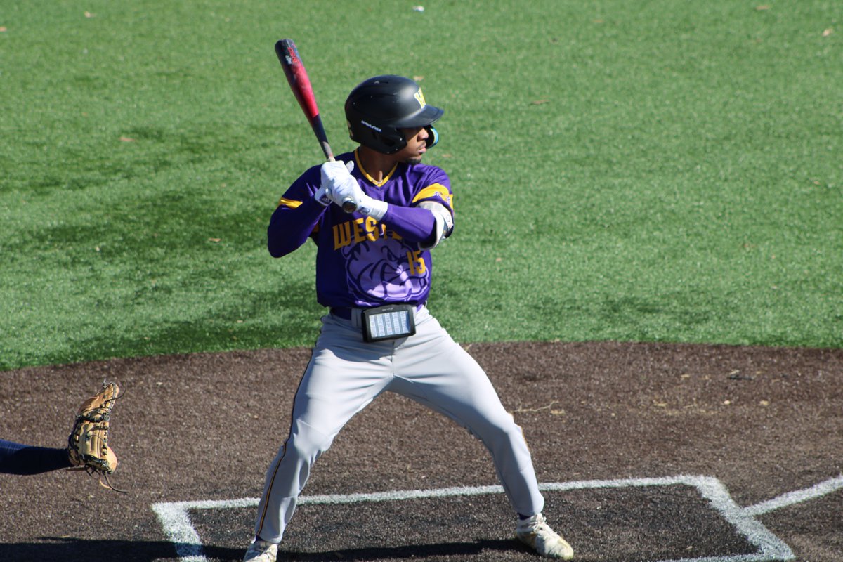 Nick Mitchell and Kyree Alexander go back to back and we are tied at 3.

T5 | WIU 3 | USI 3
