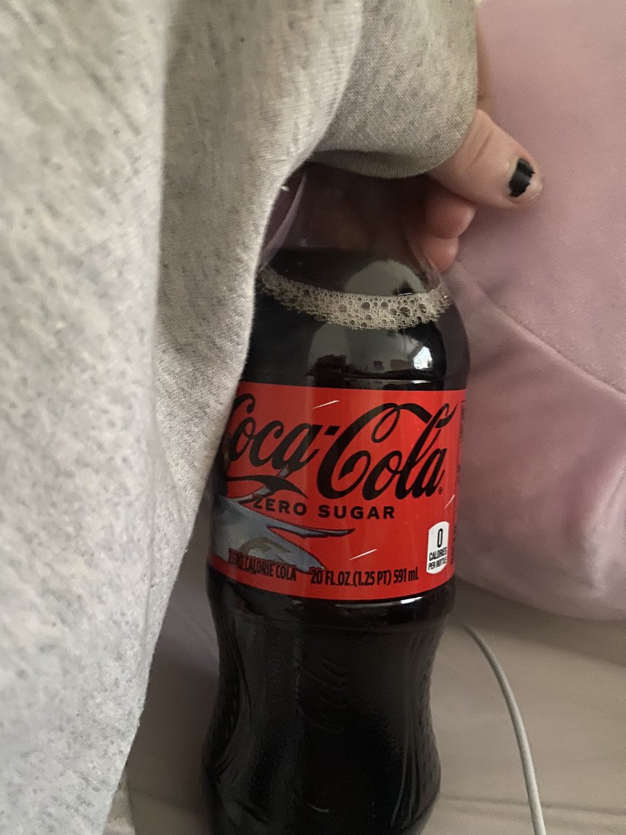 tvgiirl's tweet photo. bf drove to 3 different gas stations to get me a coke zero that’s a real man https://t.co/zffpJQ45Uo