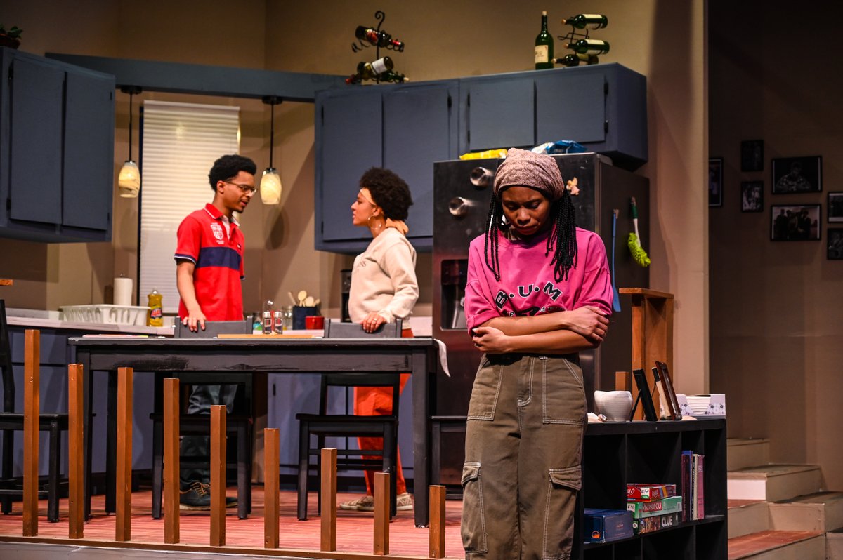 EMUTheatre's tweet photo. Today starts our second and final weekend of showings for "Stick Fly"! Please enjoy some pictures of this wonderful show taken by Randy Mascharka. We hope to see you friends this weekend!
#EMUTheatre #StickFly #Legacy #SecondWeekend #LastShows https://t.co/vPdovkhYyd