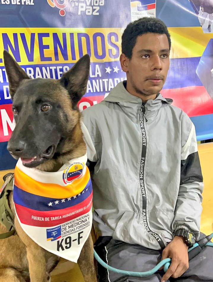 Canino #Hades integrante de la Brigada K9-Forense también fue reconocido por su destacada e inigualable labor en #Türkiye como parte de la Fuerza de Tarea Humanitaria GJ Simón Bolívar, instruida por el Pdte. <a href="/NicolasMaduro/">Nicolás Maduro</a>