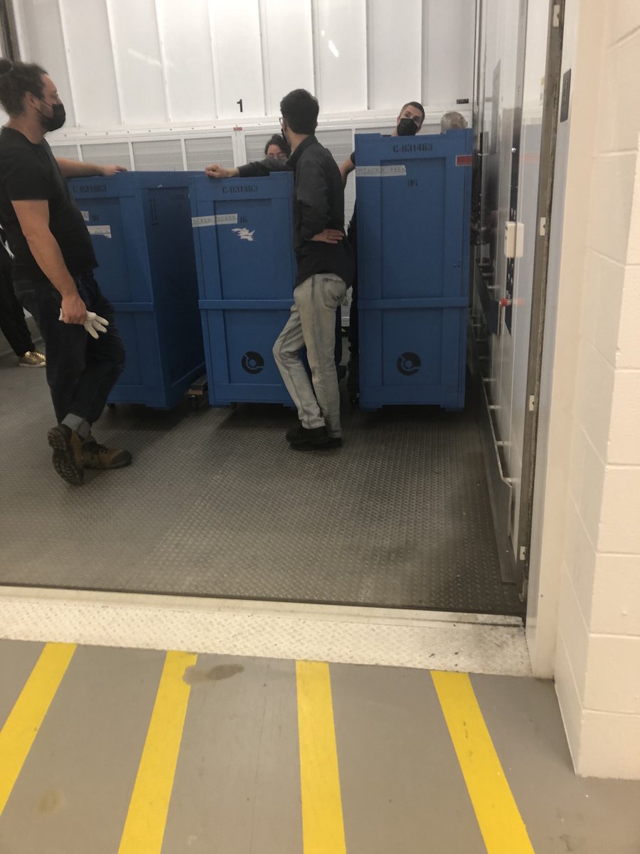 Julius198325's tweet photo. #Picasso #Emptycrates #dishwasherlife #Sealed #Tropicana #Culture #MNBAQ #Caféausuivant https://t.co/W3ahc3lXbC