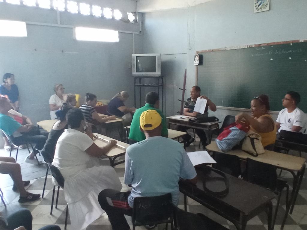 Reunión de trabajo ONAT-ETECSA con los Agentes de Telecomunicaciones del Consejo Popular Centro Oeste Munic. Gtmo para capacitación sobre el nuevo sistema tributario. Se intercambia sobre sus preocupaciones y sugerencia. #vamospormas2023 #ETECSAesdelPueblo