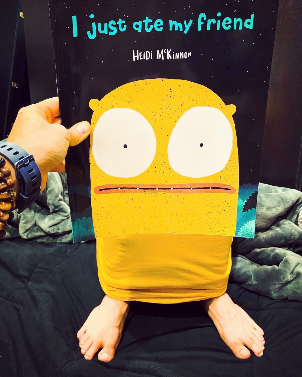 book_jenn's tweet photo. Aug. 14th, 2020
This makes me happy.
Nate, you are so very tolerant. 😘 
.
.
#bookface #bookfacefriday #bookfacechallenge https://t.co/gExGmMwYZI