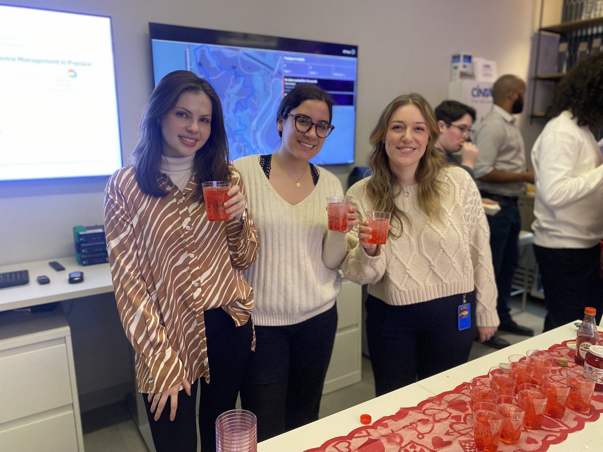 AtosOneCloud's tweet photo. Always amazing to see the #OneCloud team come together! Here are a few pictures from our Chicago office as we celebrated our first Third Thursday.

#AtosOneCloud #Cloud #CloudConsulting https://t.co/74TdcqxXw0