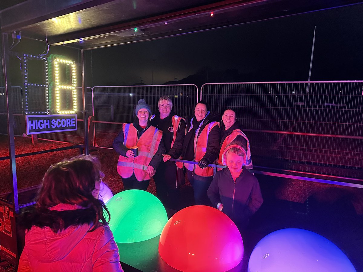 jenwatkinsglos's tweet photo. And they did it again. @GL4_CIC never cease to amaze with their spectacular events. Light Games @Redwellcentre this evening. 360 degrees of pure community fun &amp; games. Well done to organisers 4 another great Matson offer #community #culture @strike_a_light @GloucesterCity #vibe https://t.co/nWhRUYn7bA