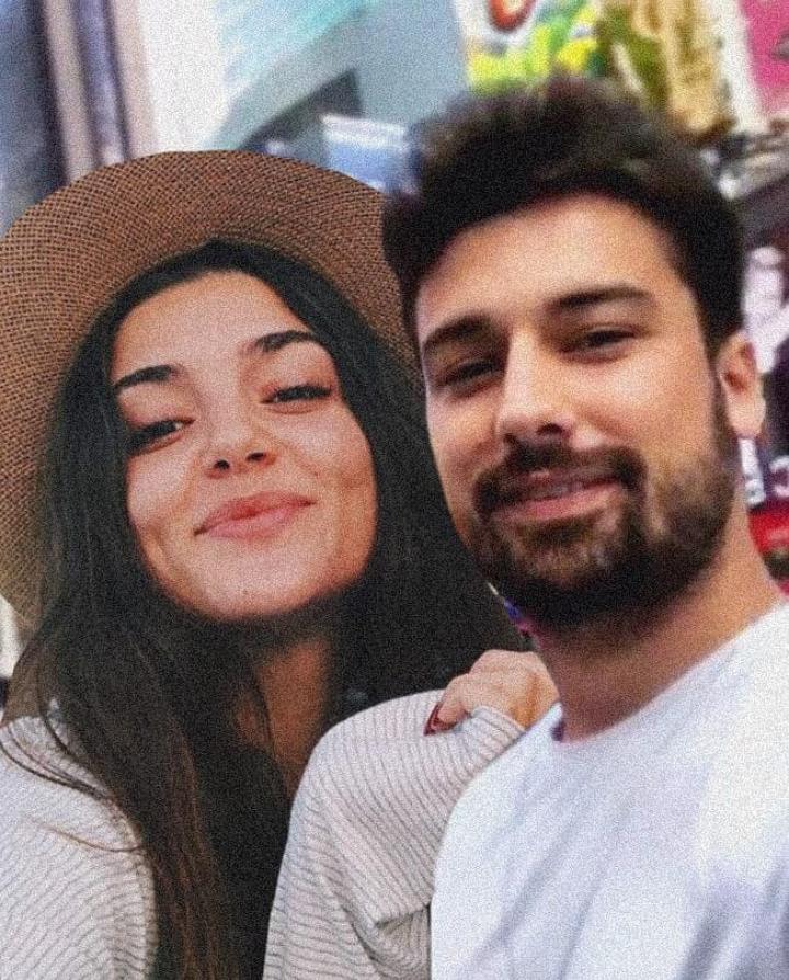 Amel_ben5's tweet photo. لم ولن اتخطى متابعتهم لبعض 😭😭❤️❤️
#HandeErçel #AlpNavruz https://t.co/yYROh9QWvC