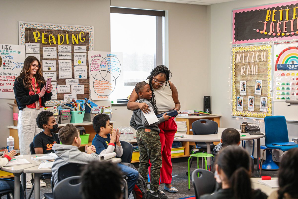 sportingkcyouth's tweet photo. To celebrate National Kindness Day, we brought πΎ.πΌ.π.π.: Kindness In The Schools π
Local students who have shown kindness are going home with our new 2023 primary kit π
#RedCardKC | @ChildrensMercy https://t.co/V8c6PACHWr
