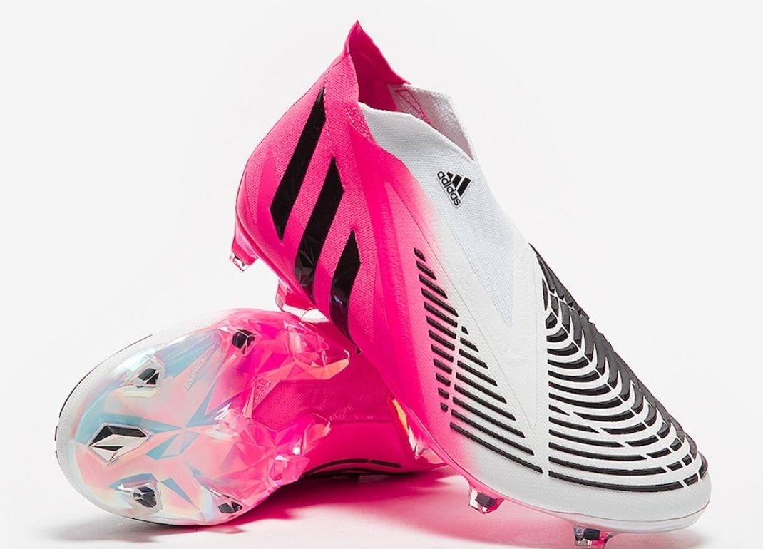 Can't wait to play in these beauties!
#adidas #adidaspredator #pink #football #womensfootball #newboots