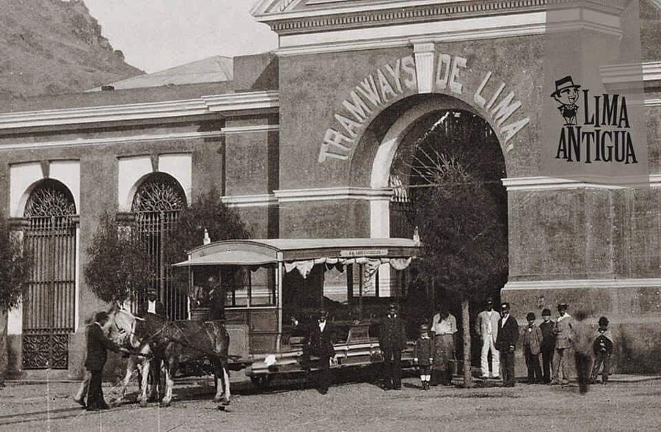 Una vista de la antigua estación del tranvía Descalzos-Exposición en el Rimac, a finales del siglo XIX. 
Colección Lima Antigua
#vladimirvelasquez #limantigua #coleccionlimantigua #Rimac