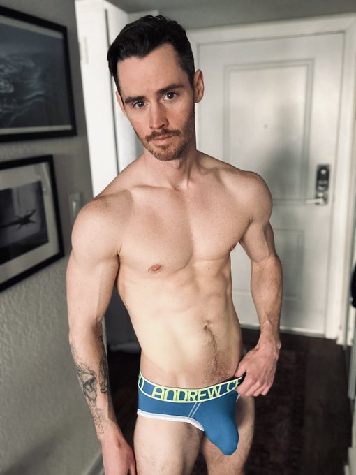 Now accepting applications for collabs. Members get priority. Let&rsquo;s work. 💪 https://t.co/2bJ7OKnCle