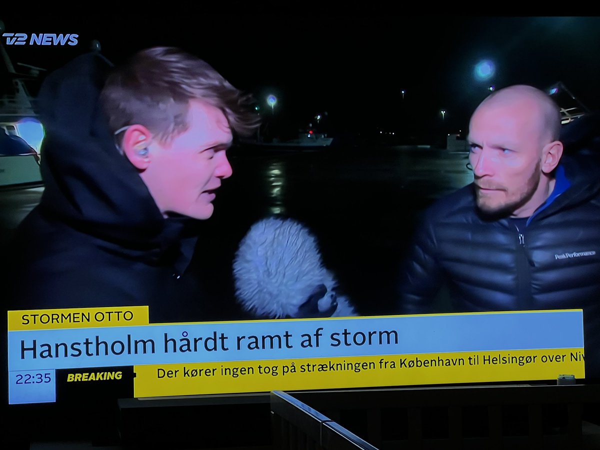 jensmuller's tweet photo. TV2 siger at Hanstholm er hårdt ramt, mens Jesper Røge Nielsen i indslaget udtaler at alt er godt!! Hvordan går det lige med journalistikken her??  Historien skrevet på forhånd?? @PRESSELOGEN https://t.co/YsaiTxYRsz