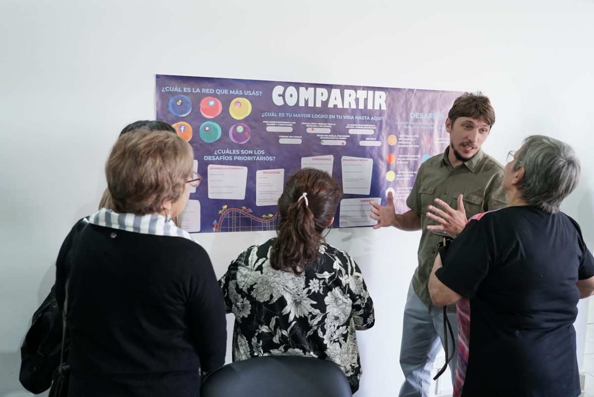 CCeneu's tweet photo. La escucha nos relaciona pero también nos permite conocer las diversas realidades.
Somos un proyecto plural y participativo!! 👥
#MuchasGracias #VillaElChocon 
@marcoskoopm  💙 @AnaPechenOk 
#Hayfuturo https://t.co/8SZ92ZX9ht