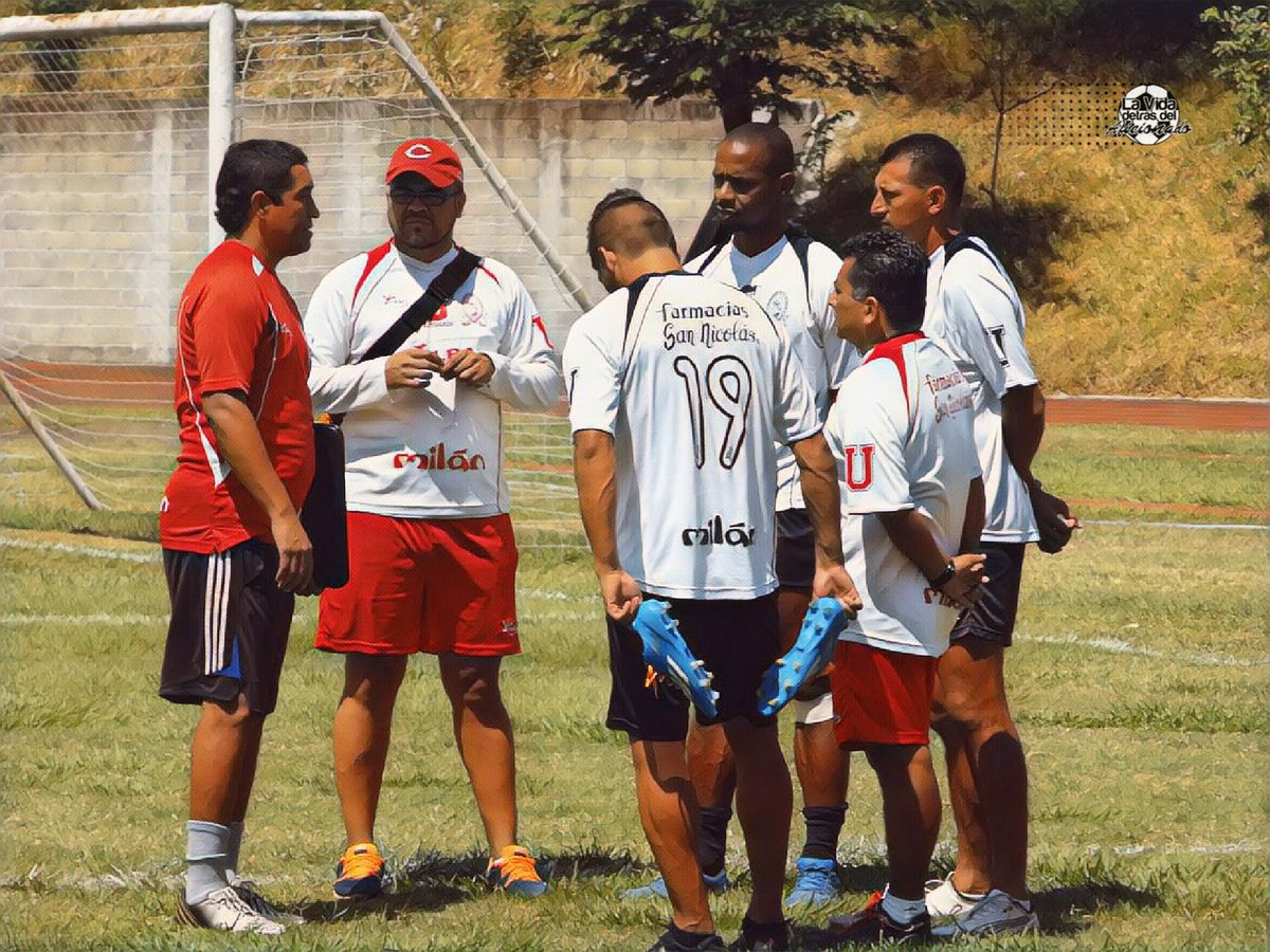 La confianza no viene de tener siempre la razón, sino de no temer equivocarse🔥🇸🇻🏆⚽!!!
¿Solo para conocedores a que equipo identificas y a que jugador reconoces? 
#ES #historiadenuestrofutbol #recordaresvolveravivir #lvdda #hechoenElSalvador #futbólnacional

📷 <a href="/AficionPumaU/">Afición Puma</a>