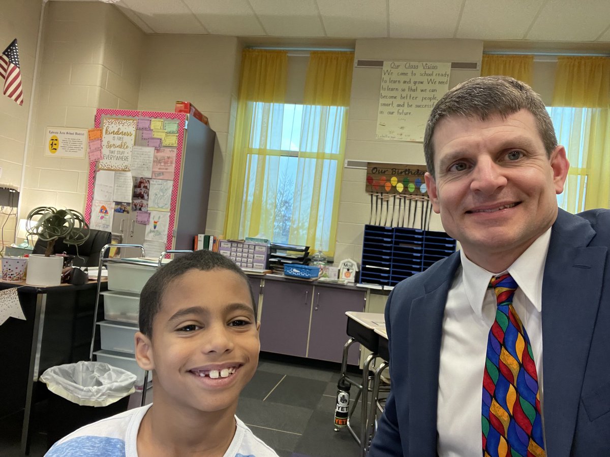JoshMcCracken4's tweet photo. Amari and I have been all over the third-grade classroom completing prefix, suffix, and root word work…having trouble keeping up with my #ShadowAStudent @GoMounts https://t.co/HB7Stao59z